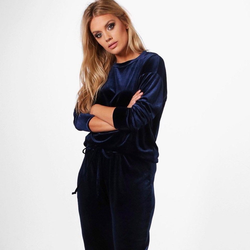 Two- piece velvet tracksuit set